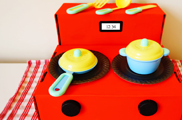 Easy crafts for kids illustrated by cardboard cooker